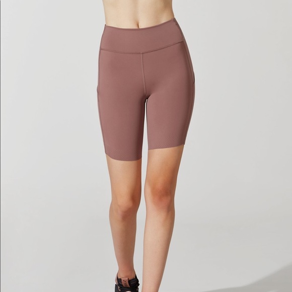 Lululemon X Barry’s Bootcamp Stronger As One Short - Picture 2 of 6